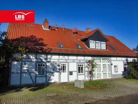 Hausseite mit 2 Wohneinheiten  - Haus kaufen in Calberlah - Früher Bauernhof, heute ein Wohntraum mit drei Wohneinheiten