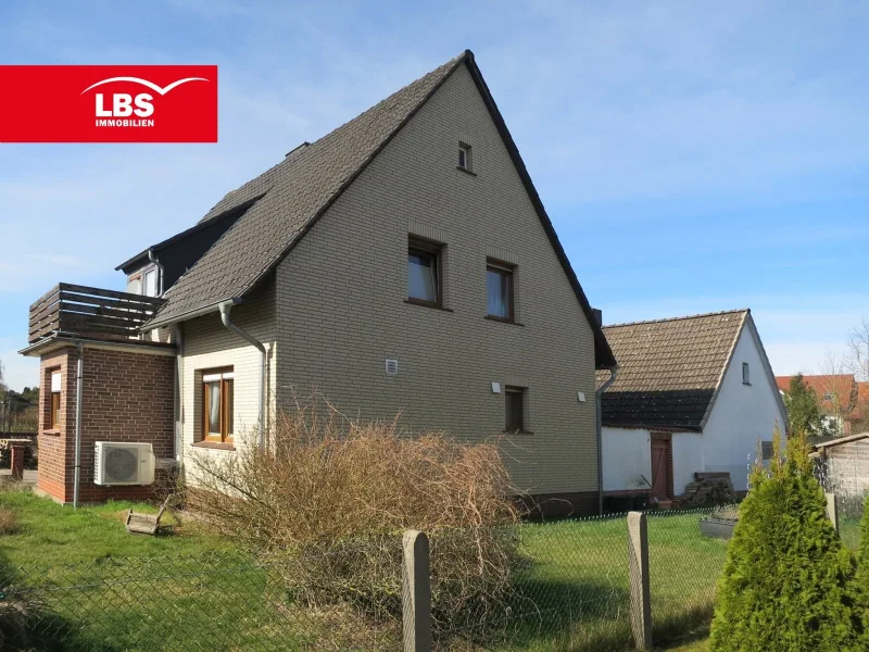 Hausvorderansicht - Haus kaufen in Isenbüttel - Einfamilienhaus mit großem Grundstück für Ideenvielfalt