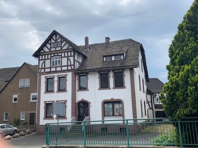 1 - Haus kaufen in Lauenförde - Charmantes Anwesen im Villen-Stil in Wesernähe!