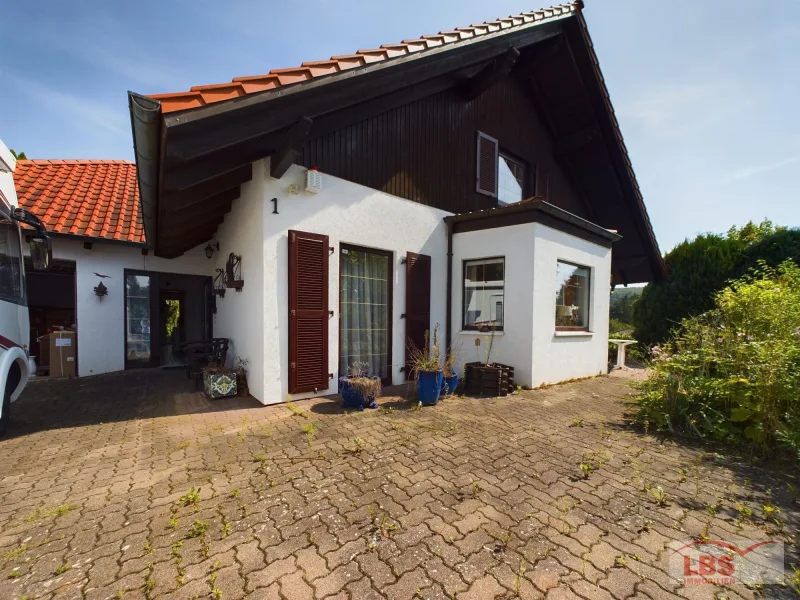 Eingang - Haus kaufen in Bad Salzdetfurth - Leben auf einer Ebene - Stilvolles Einfamilienhaus in Bad Salzdetfurth