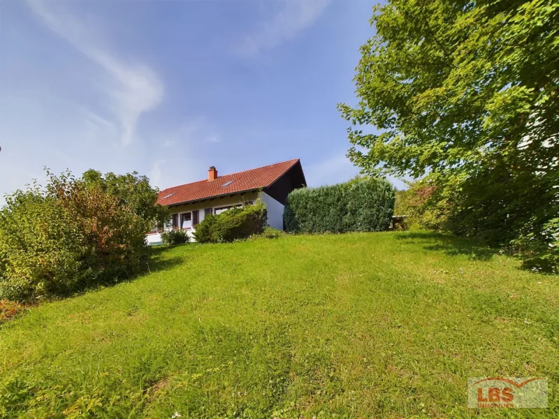 Grundstück Blick zum Haus