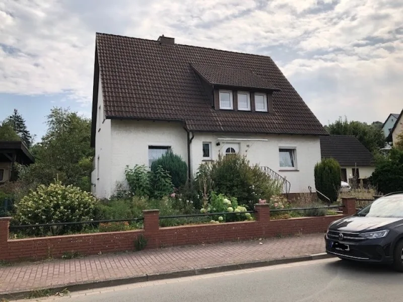 1 - Haus kaufen in Holzminden - Charmantes Wohnhaus in ruhiger Lage