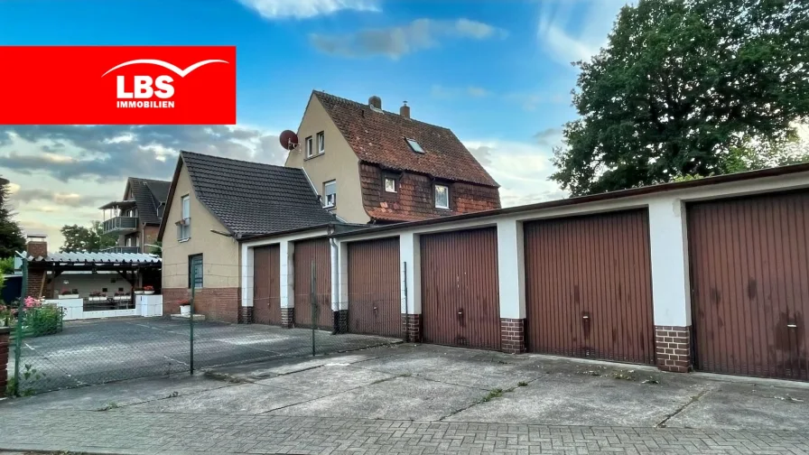 Garagenhof Richtung Garten