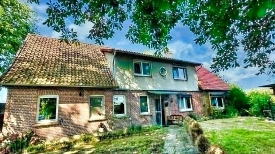 Hausansicht - Haus kaufen in Uetze - Ideal für Naturliebhaber - Wohnen in ländlicher Idylle!