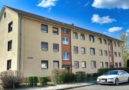 Hausansicht Straßenseite - Wohnung kaufen in Burgdorf - Gemütliche 3-Zimmer-Wohnung in Burgdorf!