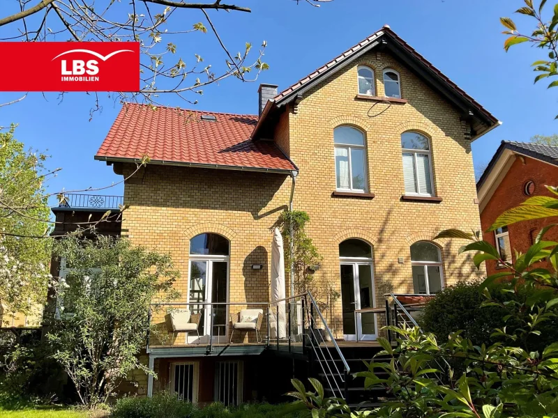 Blick aus dem Garten - Haus kaufen in Göttingen - Stadtvilla mit wunderschönem Garten nur wenige Minuten vom Zentrum entfernt