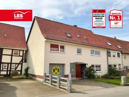 Hausansicht - Haus kaufen in Göttingen - Familienfreundliches Einfamilienhaus mit ca. 227 m² Wohnfläche