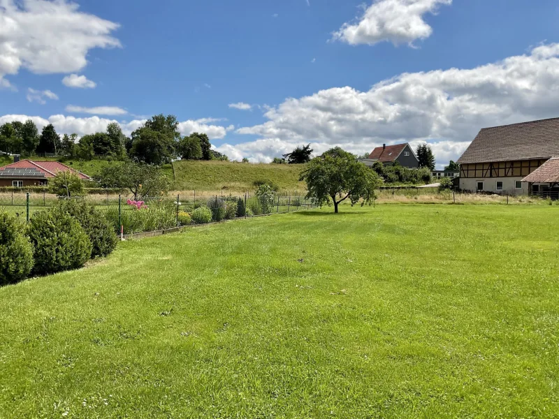 Garten und Nachbargrundstück