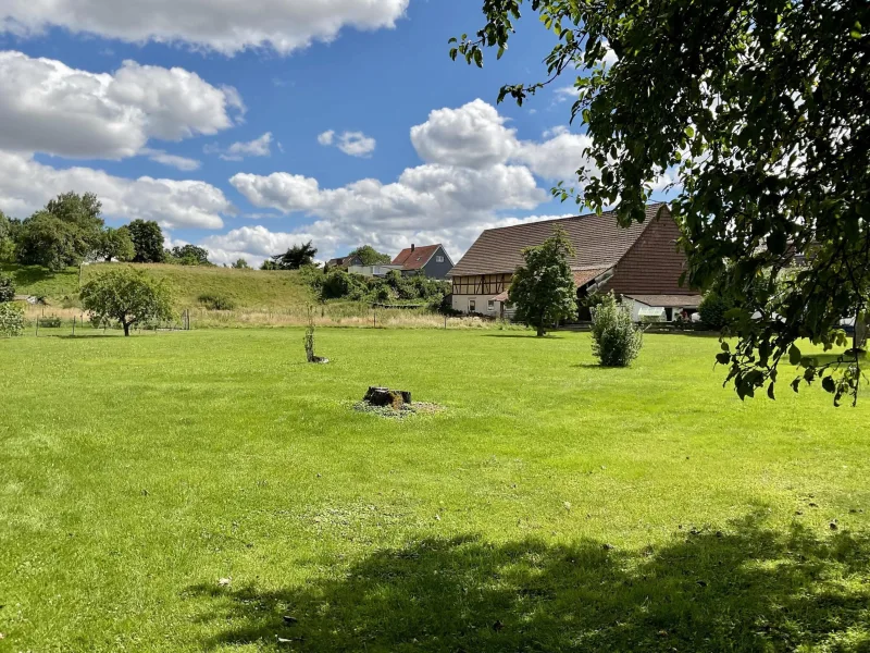 Garten und Nachbargrundstück