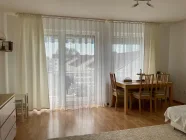 Wohnzimmer mit Südbalkon 