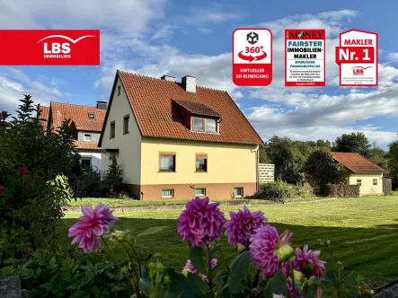 Wohnhaus und Nebengebäude v.re - Haus kaufen in Wulften - 128,73 m² in Wulften - Ihr Haus mit großem Garten wird bald Wirklichkeit!