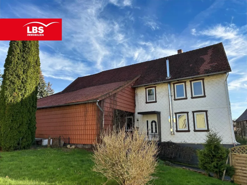 Vorderansicht - links - Haus kaufen in Osterode - Einfamilienhaus mit 123 m², idyllischem Garten und Ausbaupotential