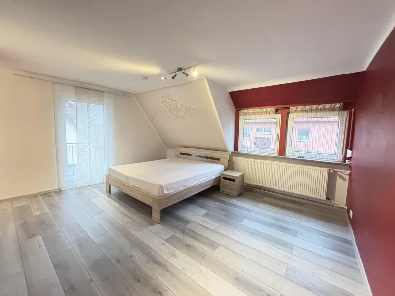 OG - Zimmer 1 mit Balkon