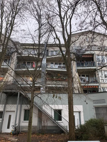 Fassade hinten - Wohnung kaufen in Berlin - Vermietete, gepflegte Dachgeschosswohnung in toller Lage von Köpenick!