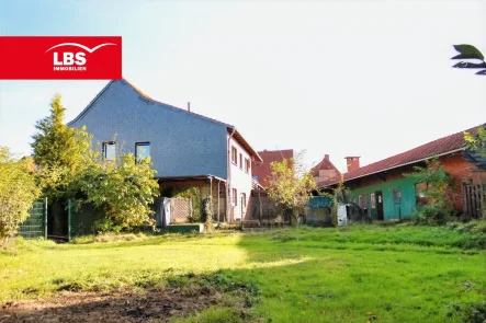 Ansicht vom Garten - Haus kaufen in Rehburg-Loccum - Schön gelegenes Landhaus mit viel Platz und Potential