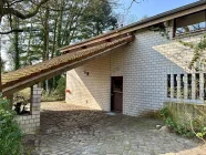 Carport und zweiter Eingang