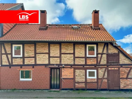 Hausansicht - Haus kaufen in Semmenstedt - Charmante Immobilie mit ländlichem Flair!