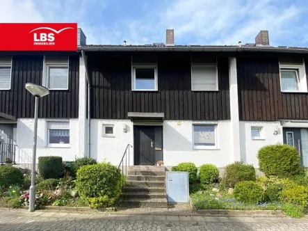 Hausansicht - Haus kaufen in Salzgitter - Willkommen in Ihrem neuen Zuhause! - Raumwunder für die ganze Familie!