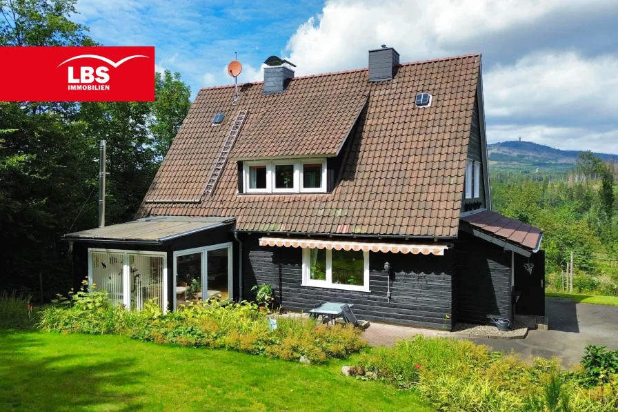 Südansicht Richtung Wurmberg - Haus kaufen in Braunlage - Willkommen im Oberharz! Alleinlage am Waldrand mit Blick zum Wurmberg!