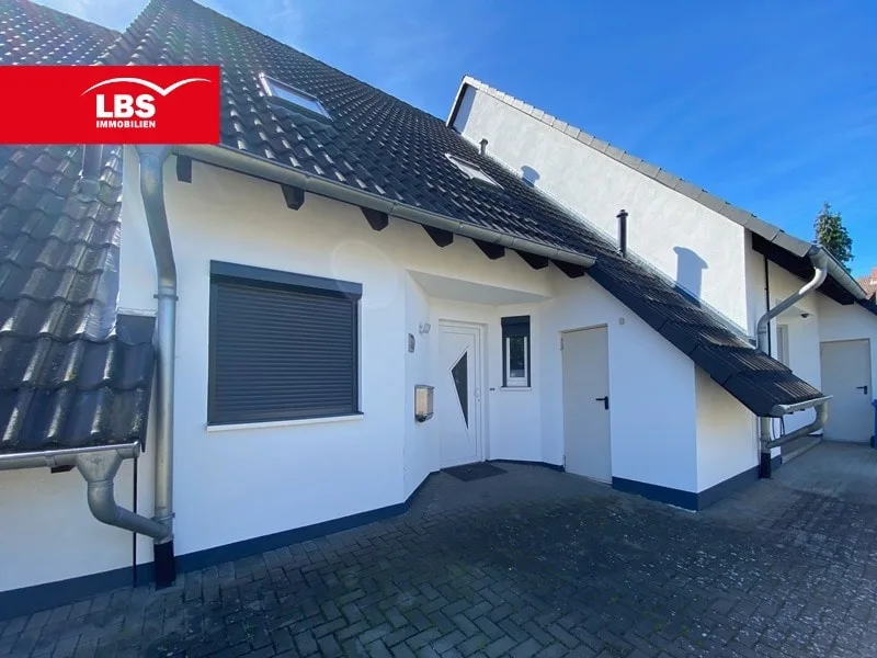 Hauseingang und Technikraum - Haus kaufen in Salzgitter - Modern und energetisch hochwertig!  - Drillingshaus im alten Ortskern! 