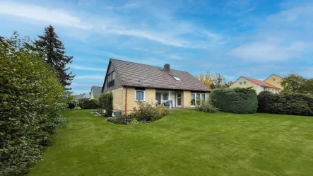 Haus mit Gartenansicht - Grundstück kaufen in Peine - Höchsch inderessand. Würde der Schwabe sagen.