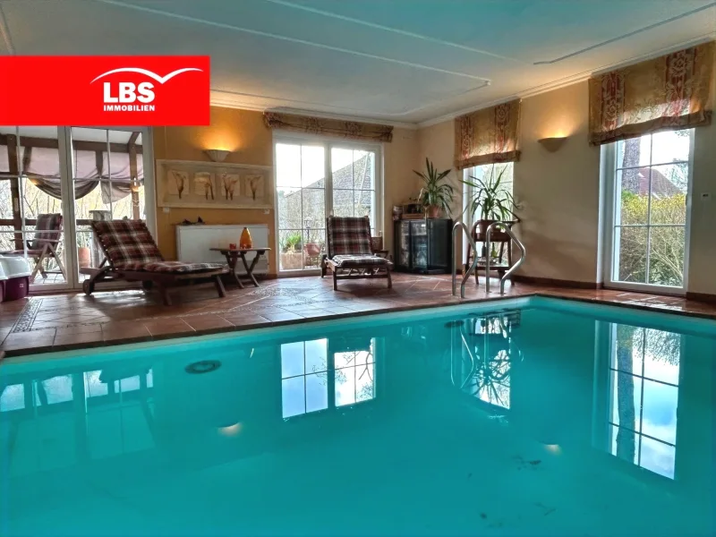 indoor pool - Haus kaufen in Berlin - Villa mit Privatpool - Das Paradies in Berlin Köpenick