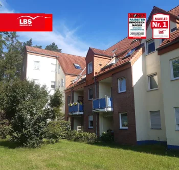 Hausansicht - Wohnung kaufen in Grünheide - Freie 5-Zimmer-Maisonette-Wohnung zum Kauf oder Tausch mit Wertausgleich!