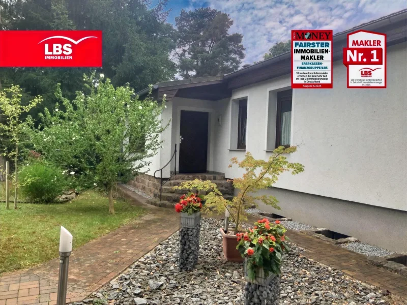 Eingang - Haus kaufen in Hoppegarten - NEUER PREIS !!! Bungalow mit 4 Zimmern und großem Garten mit Pool