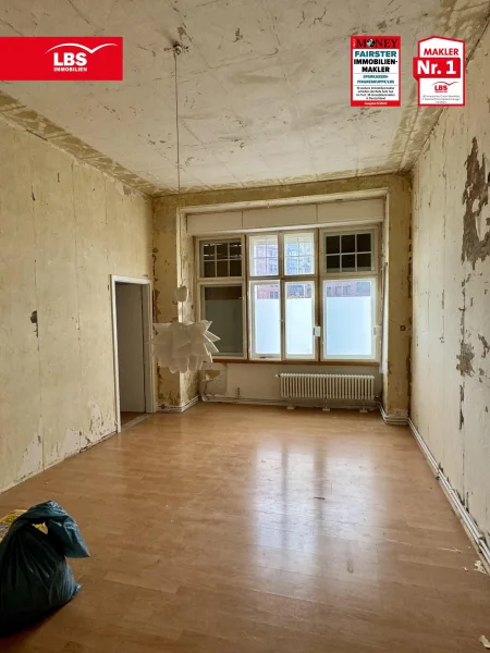 Schlafzimmer 1 - Wohnung kaufen in Berlin - Schönes Renovierungsobjekt am herrlichen Wikingerufer in Berlin-Moabiet.