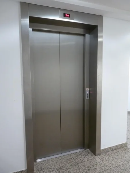 Passenger elevator