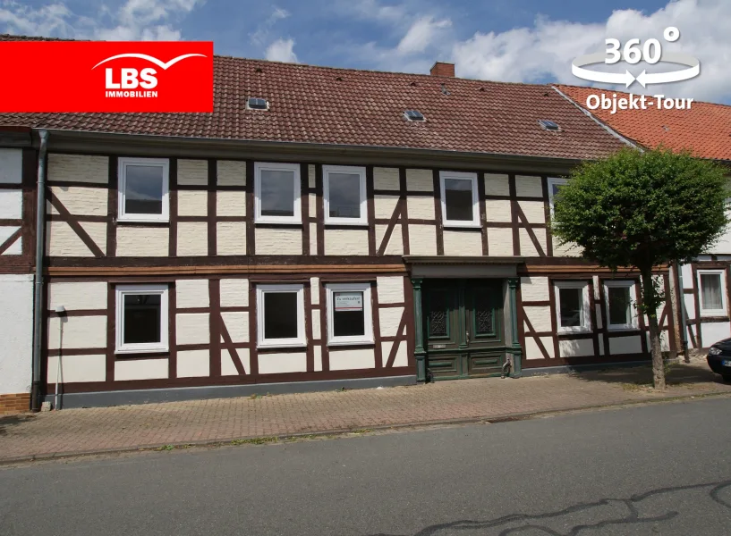 Straßenansicht - Haus kaufen in Schöppenstedt - Dreifamilienhaus in Schöppenstedt