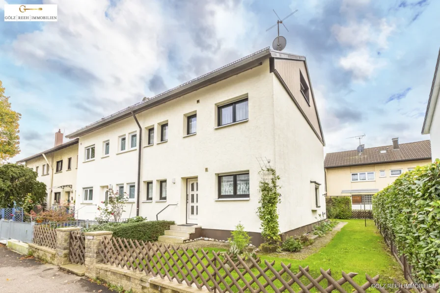 Ansicht - Haus kaufen in Eislingen - Das hat Potential! Reiheneckhaus in familienfreundlicher Lage mit Garage und hübschem Garten