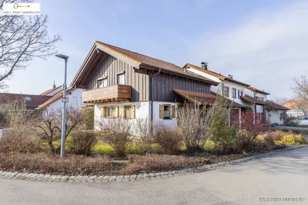 Ansicht - Haus kaufen in Weilheim an der Teck - Charmantes Einfamilienhaus im Landhausstil: Garten, Terrasse und Garage – Ihr Traumhaus wartet!