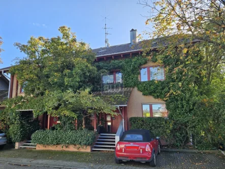 Gepflegtes DH mit 6 Wohneinheiten - Haus kaufen in Bischweier - 2 Häuser mit 6 Wohnungen,ruhige, grüne Wohnlage,teilweise Loftcharakter