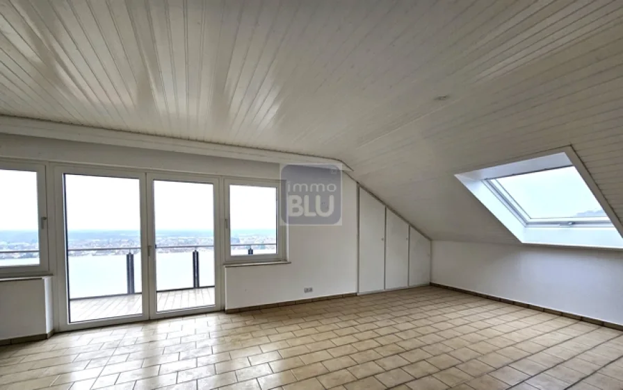 Wohnzimmer mit Aussicht - Wohnung mieten in Weingarten - Top Aussichtslage, hell, großzügig, neues Bad, Balkon