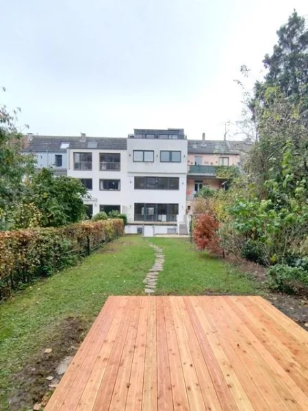 d_Garten, Terrasse, Blick zum Haus_1