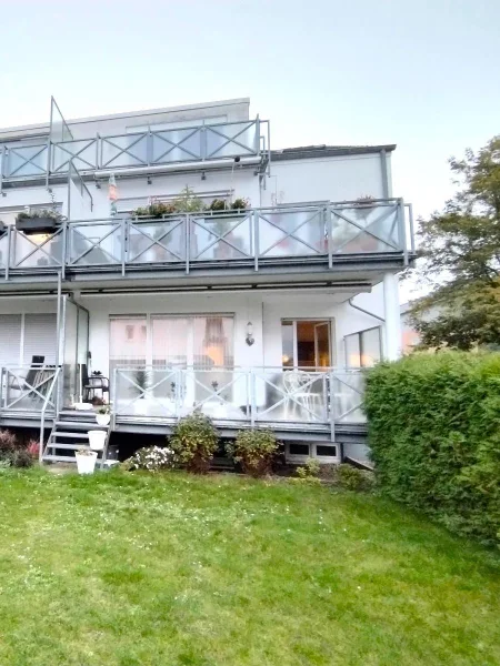 Balkon und eigener Garten - Wohnung kaufen in Pulheim - Pulheim-Zentrum, moderne 3-Zimmer Gartenwohnung mit Balkon und PKW-Abstellplatz