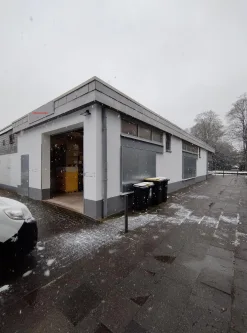 Ansicht Straßenseite, Einfahrt - Halle/Lager/Produktion kaufen in Köln - Ideal für Ihren Handwerksbetrieb | Hallenfläche mit Büro und 3 Stellplätzen, verkehrsgünstige Lage