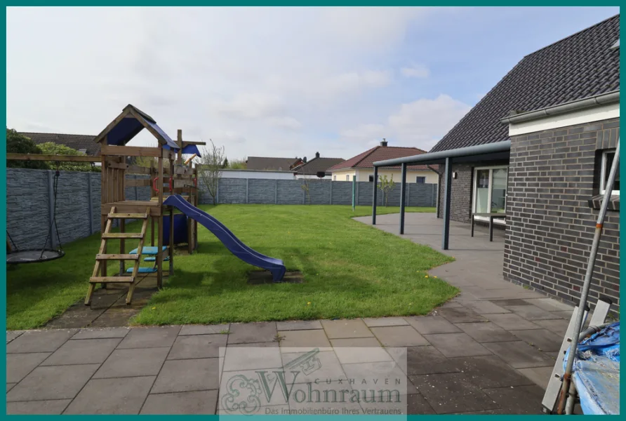 Garten mit Spielplatz