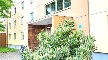 Außenfoto - Wohnung kaufen in Regensburg - Sofort bezugsfrei! Helle 2-Zimmer-Wohnung mit Balkon