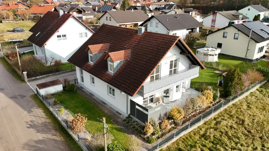 Zweifamilienhaus - Haus kaufen in Maxhütte-Haidhof - Gepflegtes, solides Zweifamilienhaus in ruhiger Lage RESERVIERT