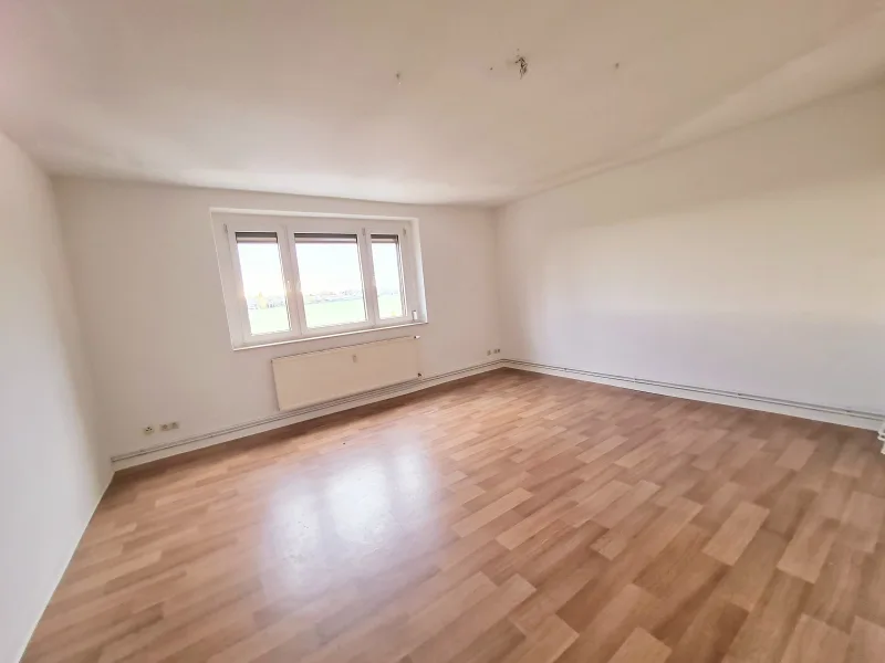 Wohnzimmer - Wohnung mieten in Borna - Stilvolle Wohnung mit zwei Schlafzimmern und Tageslichtbad – ideal für Paare oder Familien!