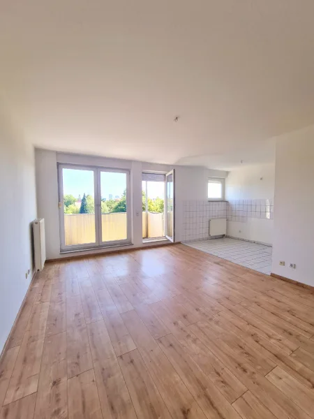 Wohnzimmer mit Blick zur Küche