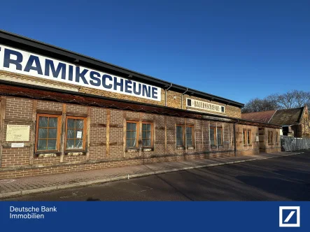 Außenansicht - Laden/Einzelhandel mieten in Landsberg - Attraktive Gewerbefläche in renomiertem Objekt- Keramikscheune in Spickendorf- ein Name der wirkt.