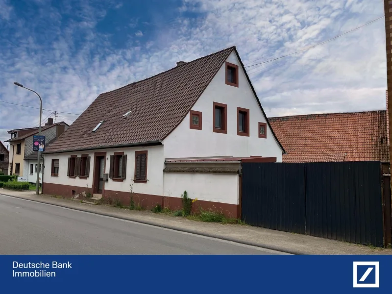 Front mit Einfahrt - Haus kaufen in Lohnsfeld -  Einfamilienhaus mit Scheune ++  Zwangsversteigerung ++ für Käufer provisionsfrei!!!