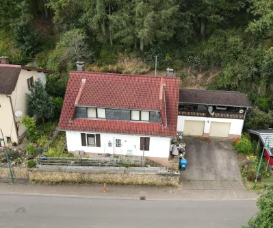 Front OBEN - Haus kaufen in Roth - Einfamilienhaus mit Garage +Provisionsfrei für Käufer +Zwangsversteigerung+54675 Roth an der Our