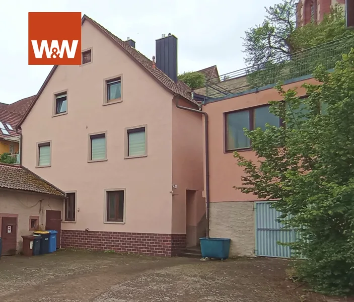 Hausansicht - Haus kaufen in Erlabrunn - Schönes Zweifamilienhaus direkt am Main