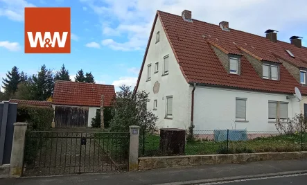 Hausansicht - Haus kaufen in Niederwerrn - Doppelhaushälfte mit zwei Wohneinheiten in ruhiger Lage