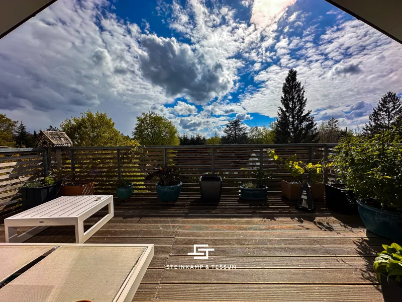 Dachterrasse mit Blick in Grüne