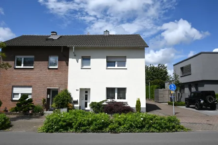 Front f - Haus kaufen in Bocholt - Erstklassig saniert & barrierefrei, Haus mit Einliegerwohnung